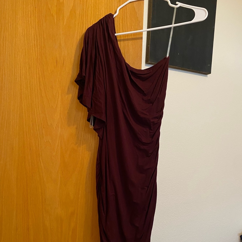 One shoulder fitted maroon dress